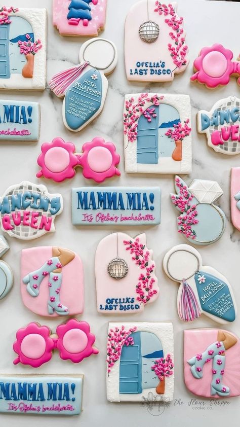 Mamma Mia Themed Food Ideas, Mamma Mia Cupcakes, Mama Mia Party Food, Mama Mia Cookies, Mamma Mia Cake Ideas, Mamma Mia Cookies, Mamamia Party, Mamma Mia Cake, Gold Theme Birthday