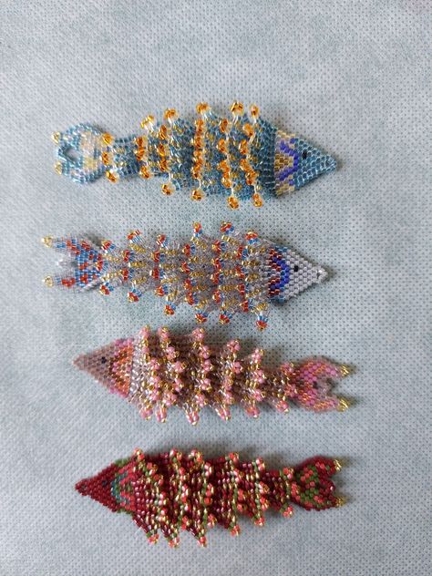 Fish Bead Pattern, Beaded Fish, Seed Bead Art, Hantverk Diy, Beaded Flowers Patterns, Hand Beaded Embroidery, Bead Embroidery Patterns, Beaded Crafts, Beaded Animals