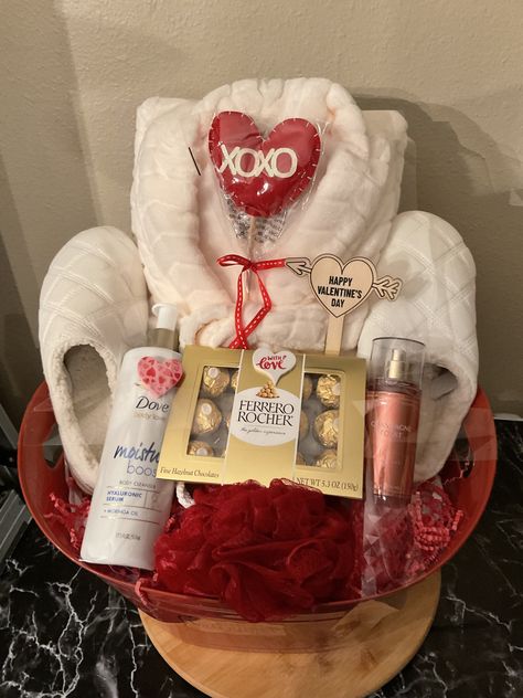 Valentines Day Baskets For Mom, Pink And Red Gift Basket, Mother Valentines Day Gift, Valentine’s Gift Basket, Valentines Basket For Mom, Valentine Gifts For Moms, Valentines Gifts For Moms, Christmas Gift Baskets For Mom, Valentines Gift For Mom From Daughter