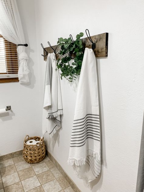 Farmhouse Bathroom Towels Ideas, Heath And Hand Magnolia, Modern Farmhouse Bathroom Towels, Magnolia Hearth And Hand Decor, Hearth And Hand With Magnolia Bathroom, Heart And Hand Magnolia Decor, Hearth And Hand Bathroom, Magnolia Bathroom Ideas, Magnolia Homes Bathroom