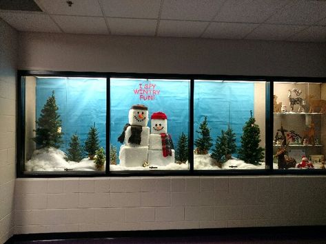 Winter Display Case School, Winter School Display Case Ideas, Middle School Display Case Ideas, School Display Case, Hallways Inspiration, I Spy Winter, Teacher Workroom, Winter Display, School Display