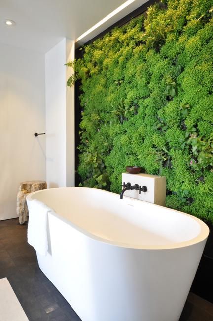 7 Modern Interior Trends 2015 Reinventing Classic Luxury and Versatile Functionality Vstupná Hala, Interior Design Minimalist, Interior Design Per La Casa, Vertical Gardens, Bathroom Plants, Bathroom Trends, Interior Modern, Design Del Prodotto, Living Wall