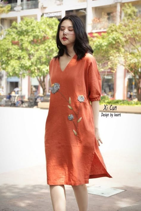 Embroidered Summer Dress, Girls Cotton Dresses, Simple Kurti, Simple Kurta Designs, Designer Kurti Patterns, Simple Kurti Designs, Stylish Short Dresses, Frock For Women, Cotton Kurti Designs