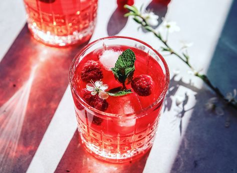 People Are Drinking ‘Magnesium Mocktails’ for Better Sleep Magnesium Drink, Magnesium For Sleep, Restaurant Trends, Magnesium Powder, Food For Sleep, Sleep Drink, Flavored Sparkling Water, Tart Cherry Juice, Eat This Not That