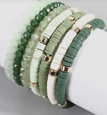 Green Heishi Bracelet, Flat Bead Bracelet Ideas Diy, Sage Green Clay Bead Bracelet, Clay Bracelet Ideas Green, Boho Clay Bead Bracelets, Bracelet Patterns Beads Clay, Beaded Bracelet Sets, Green Clay Bead Bracelet Ideas, Green Clay Bracelet