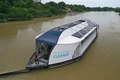 Nonprofit Creates Solar-Powered Barges To Keep Trash From Oceans. -InspireMore Boyan Slat, Great Pacific Garbage Patch, Solar Power Energy, Ocean Cleanup, Marine Debris, Ocean Pollution, Ocean Current, Power Energy, Energy Technology