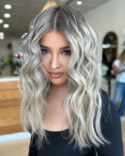 60 Ideas of Gray and Silver Highlights on Brown Hair Blended Gray Hair, Gray And Silver Highlights, Silver Highlights On Brown Hair, Ash Gray Balayage, Light Grey Hair, Brown And Black Hair, Silver Balayage, Highlights On Brown Hair, Gray Highlights