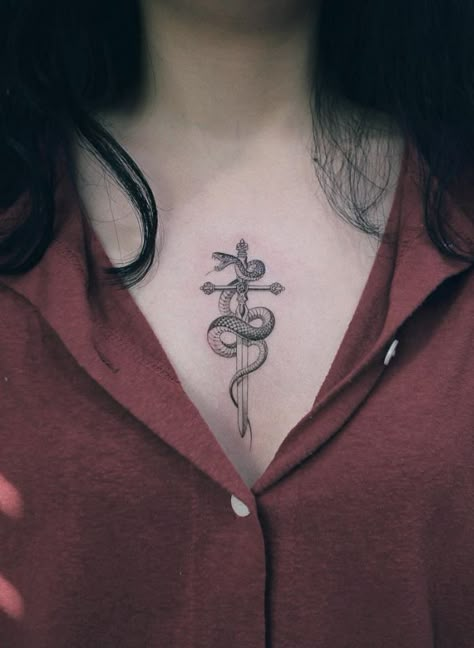 Diy Tattoo Permanent, Serpent Tattoo, Grunge Tattoo, Snake Tattoo Design, Inspiration Tattoos, Chest Tattoos For Women, Initial Tattoo, Weird Tattoos, Diy Tattoo