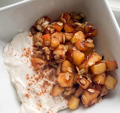 Apple Crisp Bowl, Apple Pie Breakfast Bowl, Stewed Apples For Gut Health, Apple Yogurt Bowl, Sauted Apples, Apple Breakfast Recipes, Stewed Apples, Yoghurt Bowl, Apple Breakfast