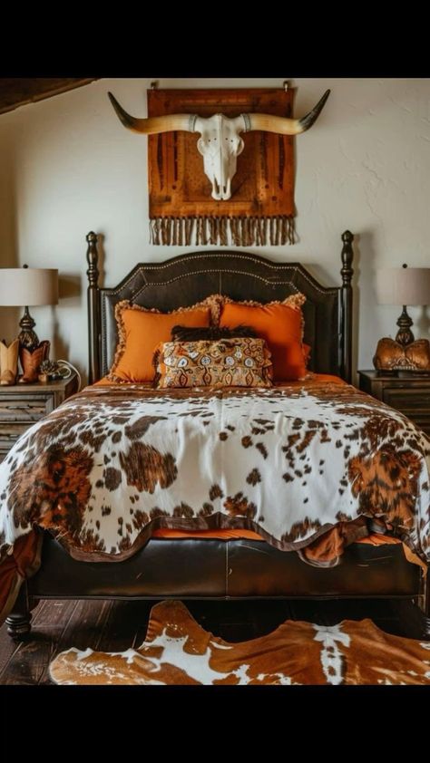 Punchy Decor, Bunkhouse Decor, Western Home Decor Ideas, Western Style Bedroom, Home Decorating Styles, Cowboy Bedroom, Rustic Bedrooms, Cowgirl Bedroom, Western Bedrooms