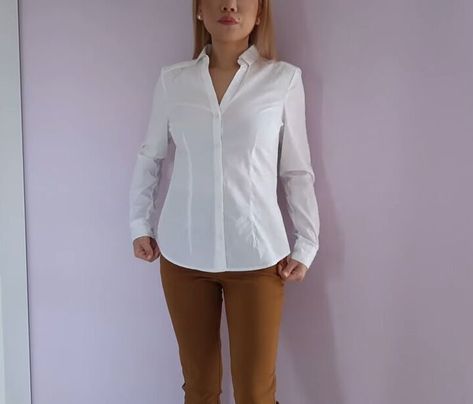 Did you guys know there is more than one way to wear a plain old button-down shirt? Learn how to style a dress shirt with this fun fashion tutorial. Untucked Shirt Women Work Outfits, Front Tuck Button Up Shirt, Front Tuck Shirt, Ladies Shirts Formal, Boxy Dress, Formal Pant, Plain White Shirt, Knotted Blouse, Shirt Tucked In