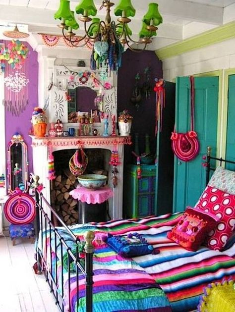 18 Teenage Bedroom Ideas Suitable For Every Girl (9) Vintage Boho Bedroom, Estilo Kitsch, Bohemian Bedrooms, Bohemian Bedroom Design, Diy Home Decor For Apartments, Bedroom Beautiful, Bedroom Bohemian, Teen Girl Bedroom, Bohemian Bedroom Decor