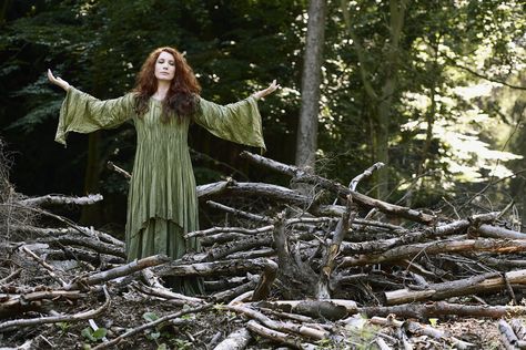 Hedge Witchcraft, Hedge Witchery, Witch Hut, Solar System Crafts, Forest Cottage, Green Witchcraft, Folk Magic, Green Craft, Hedge Witch