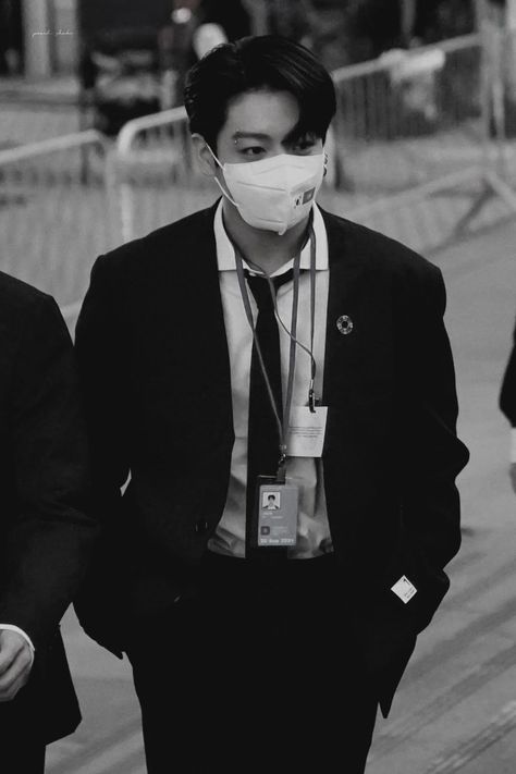 BTS’s Jungkook Looks Like The Hottest Office Worker In A Suit, On The Way To The UN Jungkook Looks, Outdoors Aesthetic, Deep Voice, Bts Summer Package, Jungkook Oppa, Dear Baby, Bts Lyrics Quotes, Office Worker