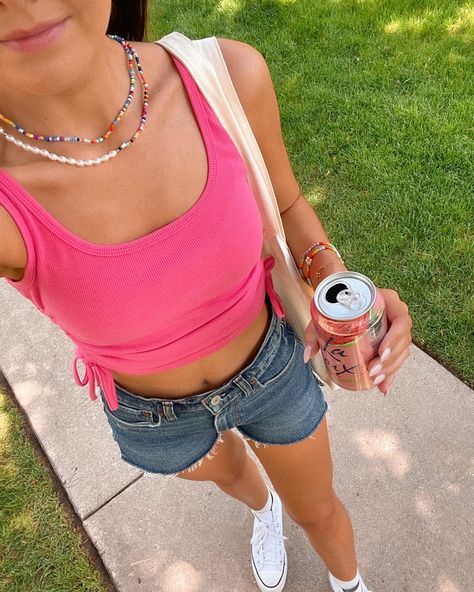 Jean Shorts With Tank Top Outfit, Bright Tank Top Outfit, Pink Tank Top Outfit Summer, Shorts Tank Top Outfit, Tank Top And Jean Shorts, Pink Tank Top Outfit, Striped Tank Top Outfit, Pink Tank Tops Outfit, Pink Shorts Outfits