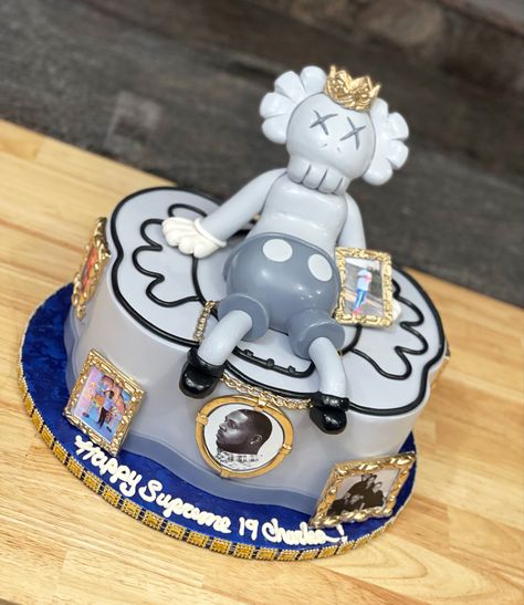 Supreme Cake Ideas, Kaws Cake, Sweet Sixteen Themes, Kaws Companion, Basketball Party Decorations, 13 Birthday, Nerf Party, Cake Birthday Cake, Money Cake