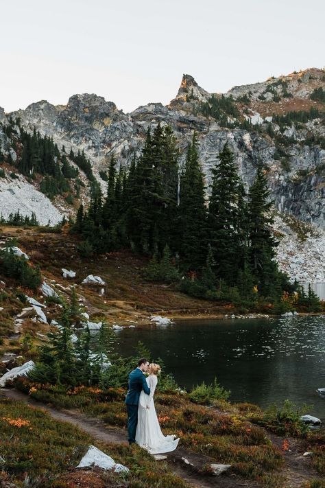 Mountain Photoshoot, Leavenworth Washington, Cascades National Park, Cascade National Park, Cabin Wedding, How To Elope, North Cascades National Park, National Park Elopement, Winter Elopement