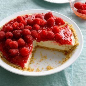 Fresh Raspberry Recipes, Raspberry Cream Pie, Raspberry Cream Pies, Raspberry Dessert, Southern Pies, No Bake Summer Desserts, Summer Pie, Raspberry Desserts, Keylime Pie Recipe