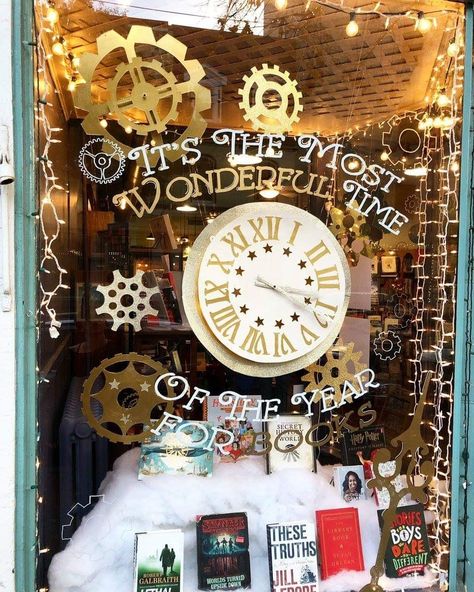 Christmas Bookstore Window Display, Christmas Library Display, Window Display Retail, Store Window Display, Store Window Displays, Christmas Window Display, Window Display Design, Winter Books, Book Cafe