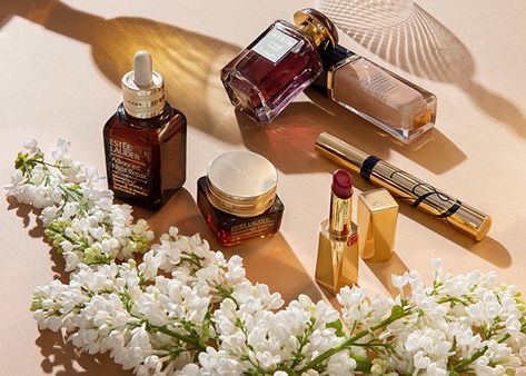 Estée Lauder product photo shoot on Behance Makeup Product Shoot, Products Ads Design, Diwali Campaign, Makeup Aesthetic Products, Estee Lauder Skin Care, Health Coach Branding, Product Photo Shoot, Makeup Looks Natural Full Face, Este Lauder