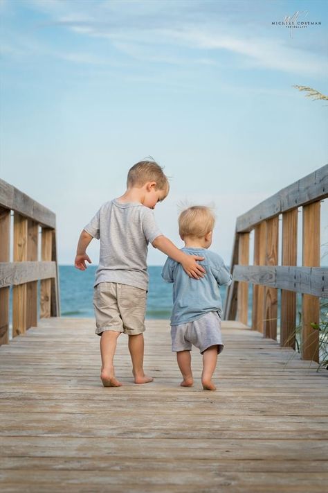 Beach Photoshoot Family, Beach Foto, Brothers Photography, Brother Photos, Beach Photography Family, Family Beach Portraits, Kind Photo, Sibling Photography, Family Beach Pictures