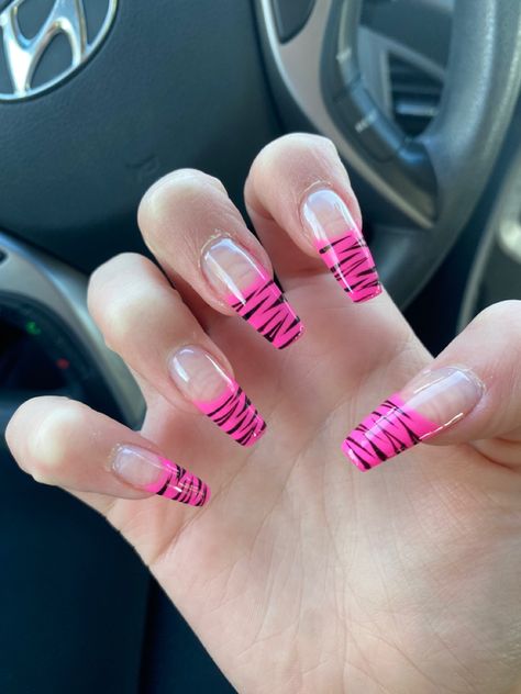 Black and pink zebra tips <<3 Pink Stripe Nails, Y2k Mcbling Nails, Zebra Print Almond Nails, Straight French Tip Nails, Zebra Nails Acrylic, Pink Zebra Print Nails, Black And Hot Pink Nails, Pink Tiger Nails, Zebra Nails Pink