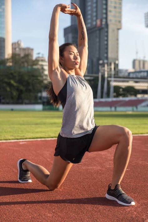 The Best Way To Warm Up Before A Run To Stay Injury-Free - mindbodygreen #exercise #workout #cardio Running Stretches, Dynamic Stretching, Tight Hamstrings, Workout Routines For Women, Exercises For Women, Hamstring Stretch, Workout Warm Up, Upper Body Strength, Clean Eats