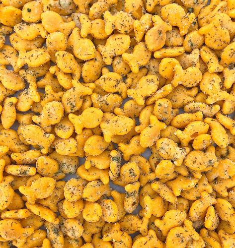 Jac o' lyn Murphy: Dilly Goldfish Crackers Seasoned Goldfish Crackers, Goldfish Snack Mix Recipes, Ranch Goldfish, Xmas Snacks, Goldfish Party, Goldfish Snack, Cracker Recipe, Snack Crackers, Fish Snacks