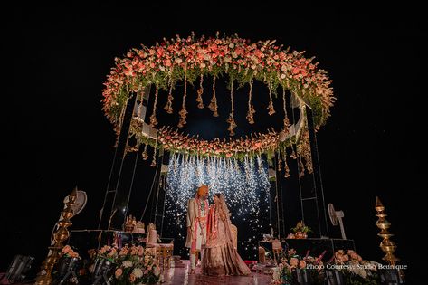 Mandap Decor Indian Outdoor Night, Beach Mandap, Love In Nature, Mandap Ideas, Night Weddings, Mandap Design, Goa Wedding, Night Wedding Decor, Beachside Wedding