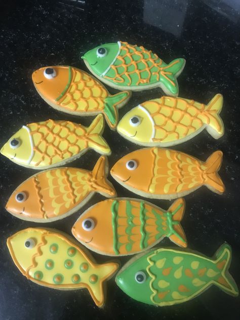 Royal Icing Fish Cookies, Fish Biscuits, Fish Sugar Cookies, Fish Cookies Decorated, Wave Cake, Fishing Theme Party, Fish Cookies, Beach Cakes, Iced Sugar Cookies