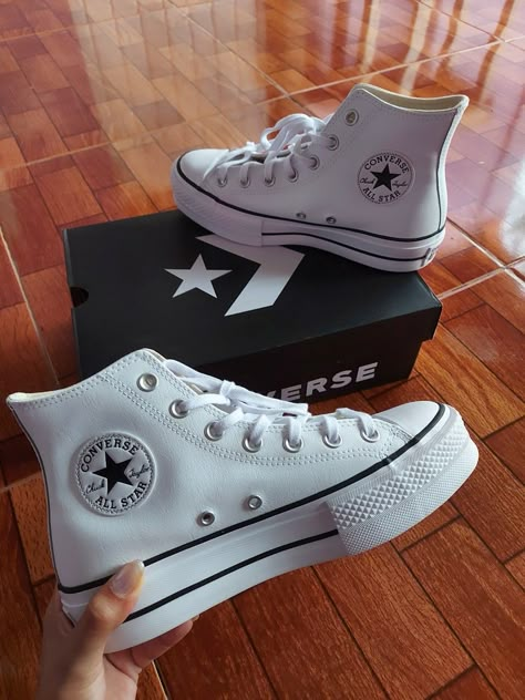 Converse Shoes Platform Converse, Converse Platform Aesthetic, Converse Shoes Aesthetic Platform, Aesthetic White Converse, Converse Platform Shoes White, Cute Converse Shoes, Shoes For School, Pretty Sneakers, Nike Shoes Girls