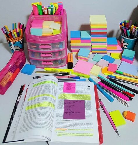 Studying Accessories, Room Organisation, Stationary Organization, Study Desk Decor, Study Corner, Flipagram Instagram, School Supplies Organization, Study Stationery, Cool School Supplies