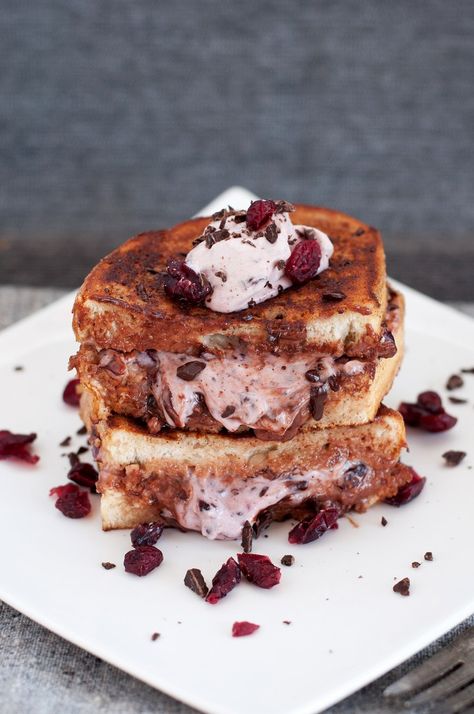 Cranberry French Toast, Stuffed French Toast, French Toast Recipe, Best Breakfast Recipes, Prime Rib, Pancakes And Waffles, Toast Recipes, Food Videos Desserts, Breakfast Dessert