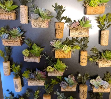 Fundraiser Decorations, Wine Cork Planter, Cork Magnet, Air Plants Decor, Small Crafts, Cork Projects, Wine Cork Crafts, Succulent Gardening, Wine Corks