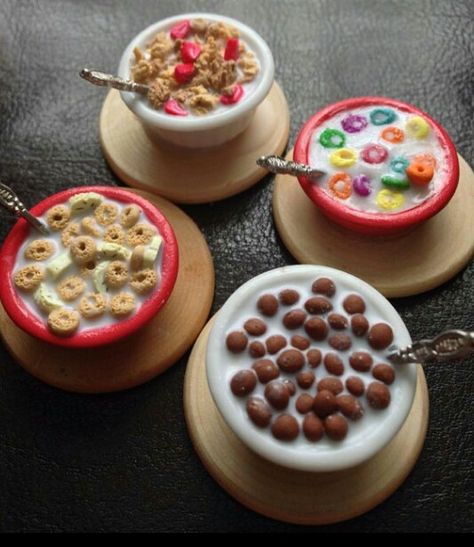 Miniture bowls of cereal! Tiny Cute Things, How To Make Mini Food, Mini Food Toys, Mini Foods Clay, Mini Food Clay, Clay Food Sculpture, Mini Clay Food, Miniature Clay Food, Food Polymer Clay