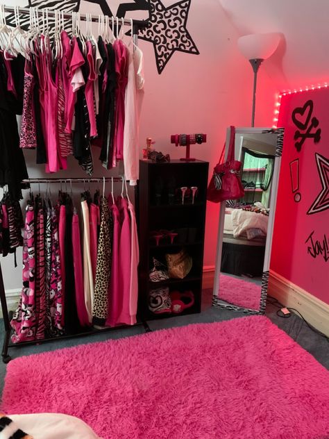 Cheetah Print Rooms, Y2k Finds, Mcbling Room, Y2k Room Ideas, 2000s Bedroom, Trashy Aesthetic, 2000s Room, Y2k Bedroom, Y2k Room