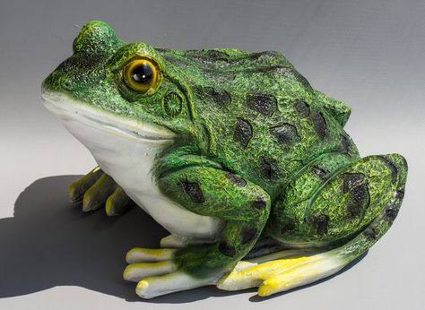 Garden Frog Statue, Sculpture Animal, Garden Frogs, Garden Figures, Statue Garden, Frog Statues, Garden Gnomes Statue, Memorial Statues, Yard Sculptures