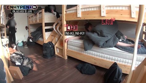 Niki wake up , and good morning~🐆 Enhypen Enhypen Dorm, Alternative Universe, Bunk Beds, Dorm Room, Wake Up, Loft Bed, Toddler Bed, Good Morning, Universe