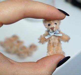 Tiny Teddy Bear, Pipe Cleaner Animals, Teddy Bear Crafts, Mini Teddy Bears, Tiny Teddies, Pipe Cleaner Crafts, Bear Crafts, Miniature Crafts, Teddy Bear Plush