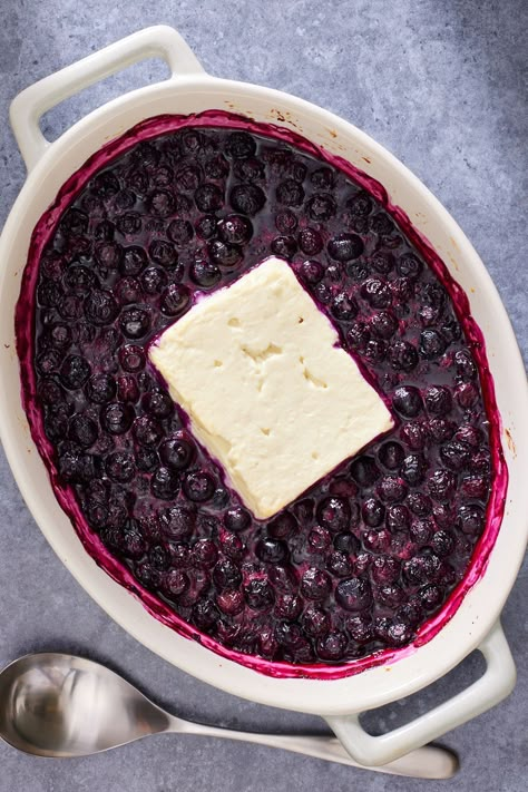 Baked Feta and Blueberries - Delish.com Carrot Cake Dip, Baby Shower Appetizers, Easter Appetizers Easy, Easy Delicious Appetizers, Shower Appetizers, Cheese Ball Bites, Ham And Cheese Pinwheels, Easter Food Appetizers, Gift Opening