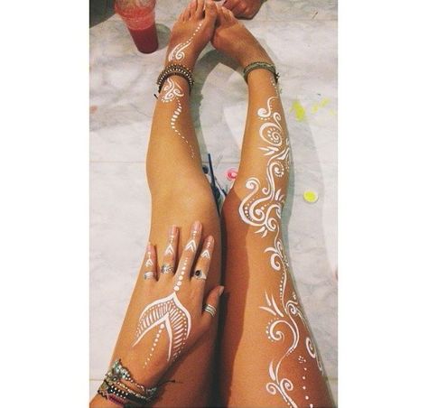 Full moon party art. Festival Body Art Painting, Festival Body Art, Moon Party Ideas, Neon Party Outfits, Goddess Party, Festival Paint, Leg Painting, Leg Art, Fantasy Fest