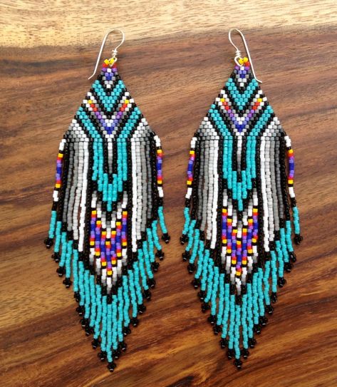 ponca tribal beading patterns - Saferbrowser Yahoo Image Search Results Fringed Earrings, Turquoise Feather Earrings, Aztec Earrings, Stitch Earrings, Native Beading Patterns, Stitch Jewelry, Beaded Stuff, Art Perle, Beaded Earrings Native