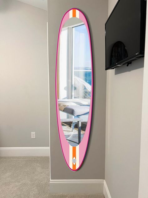 Add a touch of the ocean atmosphere to your home with our unique surfboard-shaped mirror. Designed specifically for surfers, this mirror is lovingly crafted with attention to detail, making it a stunning addition to your interior decor and the perfect gift for surf enthusiasts. Each handmade mirror is created using high-quality materials, recreating the style and aesthetics of a classic surfboard. It features a smooth and durable surface, seamlessly blending into beach-themed or modern interiors Surf Board Mirror, Beach Aesthetic Room Ideas, Surfboard Mirror, Surf Style Home, Classic Surfboard, Surf Board Decor, Surfer Bedroom, Room Decor Beach, Surfer Room