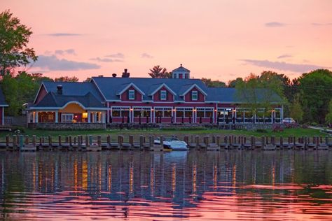 10 Classic Supper Clubs In Minnesota That Will Take You Back In Time Minnesota Restaurants, Lakeside Restaurant, Gull Lake, Road Trip Food, Northern Minnesota, Minnesota Travel, Lake Lodge, Supper Club, Waterfront Restaurant