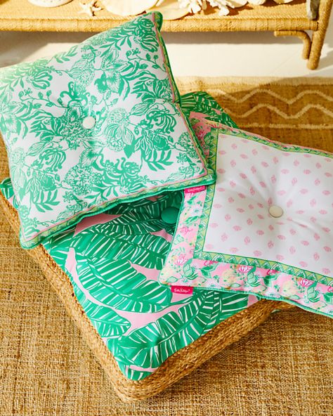 Lilly Pulitzer Indoor/Outdoor Pillow in Multi Via Amore Spritzer, size 20" Banana Shop, Pink Furniture, Acrylic Holders, Colorful Interior Design, Lilly Pulitzer Outfits, Shell Pink, Cute Decor, Indoor Outdoor Pillows, Home Decor Online