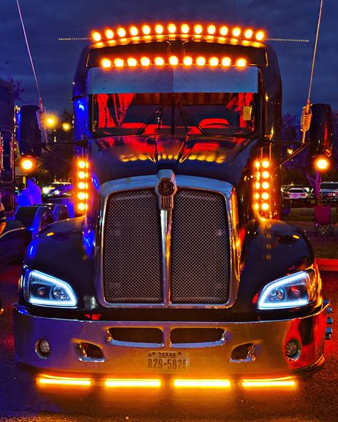 #Custom #kenworth #t660 #eagle828 #kw #reefergang Kenworth T660, Kenworth T800, Custom Big Rigs, Truck Paint, Show Trucks, Trending Pins, Kenworth Trucks, Peterbilt Trucks, Volvo Trucks