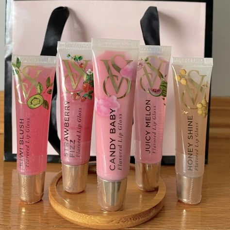 Set Includes: ~ Kiwi Blush: Clear Baby Pink ~ Strawberry Fizz: Baby Pink Shimmer ~ Sugar High: Blush Pink Shimmer ~ Caramel Kiss: Beige Shimmer ~ Honey Shine: Clear Beige Details: ~ Dermatologist Tested ~ Not Tested On Animals ~ .46 Oz Each ~ New; Sealed Tip: Wear Alone Or Layer On Top Of Your Favorite Lip Color For A Megawatt Finish. Victoria Secret Lip Gloss, Strawberry Fizz, Lip Gloss Cosmetics, Lipgloss Lips, Flavored Lip Gloss, Lip Gloss Collection, Pink Lip Gloss, Victoria Secret Perfume, Lip Gloss Set