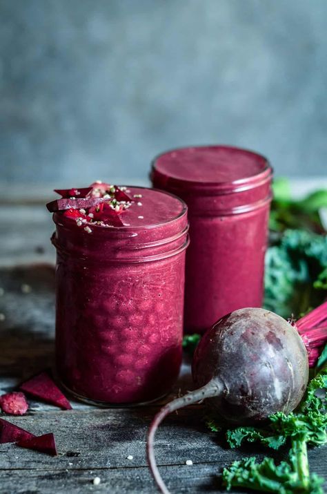 Beet Kale Smoothie - Beside the Mountain Beet Smoothie Recipes, Beets Smoothie Recipes, Kale Benefits Health, Smoothie Without Banana, Carrot Cake Smoothie, Energizing Smoothies, Pink Smoothie, Beet Smoothie, High Protein Smoothies