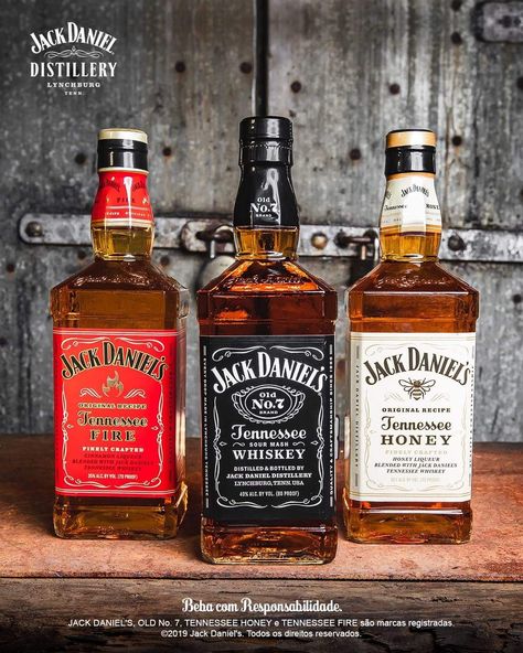 Jack Daniels Drinks, Whisky Jack, Jack Daniels Honey, Whiskey Quotes, Jack Daniel's Tennessee Whiskey, Tennessee Honey, Flavored Rum, Jack Daniels Distillery, Whisky Bar