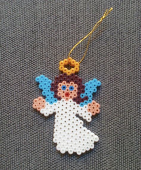 Angel Perler Beads, Christmas Iron Beads, Perler Beads Christmas Ornaments, Christmas Hama Beads, Hama Beads Christmas, Christmas Perler Beads, Hamma Beads Ideas, Melty Bead Patterns, Easy Perler Beads Ideas